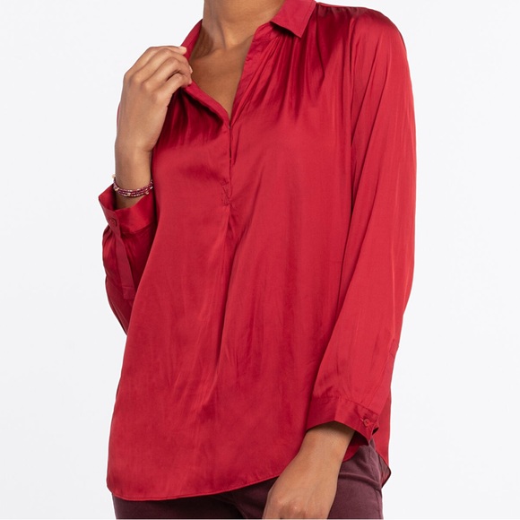 NIC+ZOE Tops - NIC + ZOE Holiday Show Red Crinkle Top | Draped Collar | Lightweight Dressy | PM